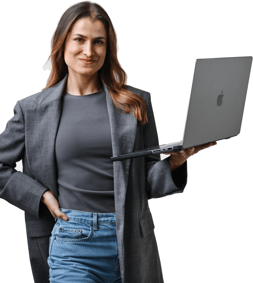 Melanie Holton am Laptop